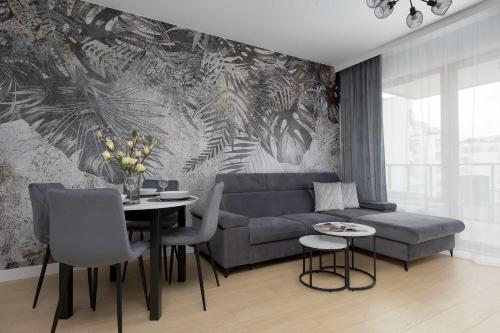 Elegant Apartment Ludwiki Warszawa with Parking & Air Conditioning by Noclegi Renters
