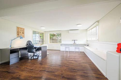 Køkken eller tekøkken på Sydney Moorebank 4 bed house close Liverpool