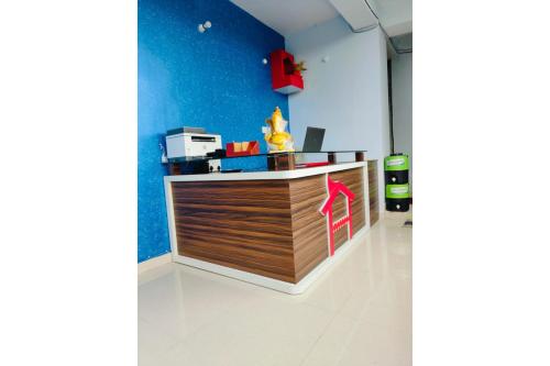 a counter in a room with a blue wall at Hotel Patna Sahib Inn in Patna