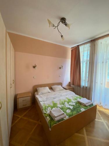 Postel nebo postele na pokoji v ubytování Comfortable Downtown