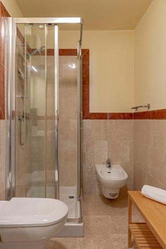 a bathroom with a shower and a toilet and a sink at Homiday -Gioiello Vista Mare- Parcheggio Privato in Calambrone