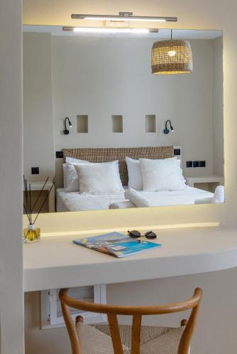 Гостиная зона в Noe Rooms In Center Of Tinos