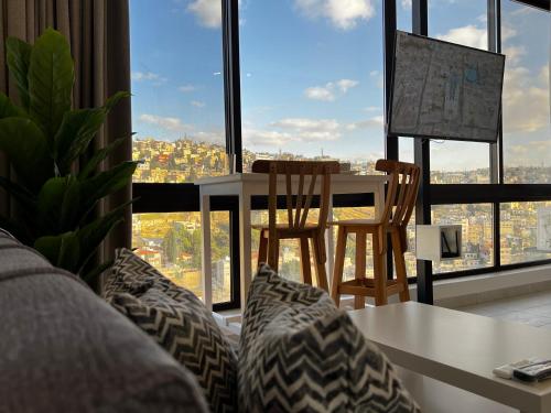 Modern Studio Apartment Near Downtown, breathtaking view!