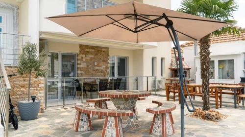 Gallery image of Fengari - Luxurious Apartments in Keramotí