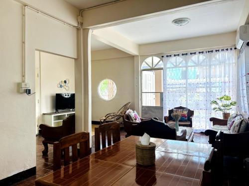 Μια τηλεόραση ή/και κέντρο ψυχαγωγίας στο Sunny House
