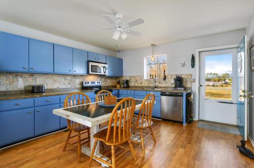 Η κουζίνα ή μικρή κουζίνα στο Oyster Bay Hideaway