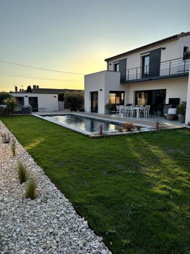 Villa moderne au coeur de la provence