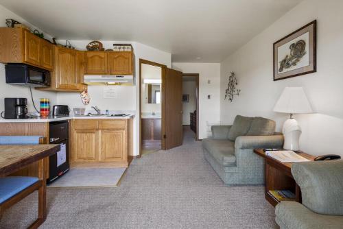 a living room with a couch and a kitchen at Assateague Inn 205-S in Deep Hole