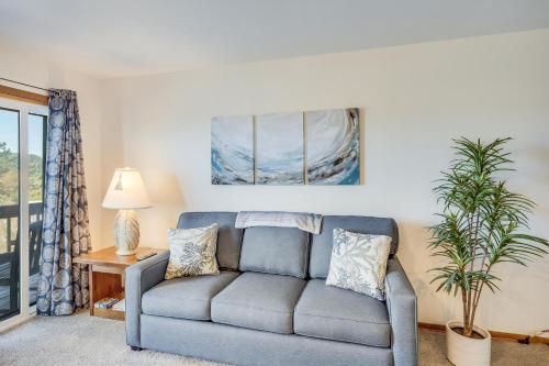 Khu vực ghế ngồi tại Bella's Beach Retreat - Assateague Inn 211