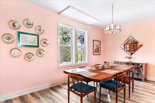 a dining room with a table and chairs at House On The Dune in Deep Hole