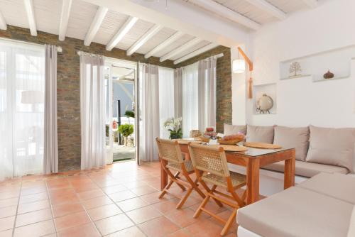 Gallery image of Miles Away Sifnos - Beachfront House in Platis Yialos Sifnos