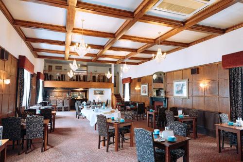 Ресторан / где поесть в The Royal Lion Hotel