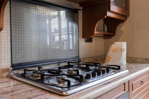 Minori Apartmentにあるキッチンまたは簡易キッチン