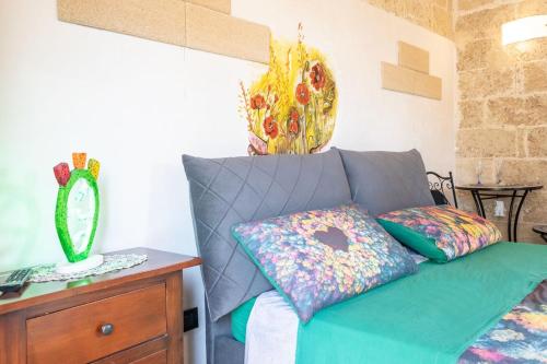a bed with two pillows on it in a room at Monolocale Emy - Salento Reservation in Il Monte