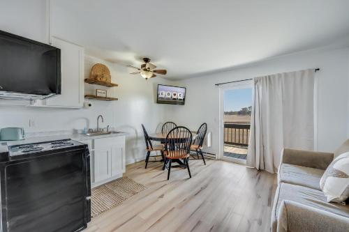 Et tv og/eller underholdning på Assateague Inn 102-S