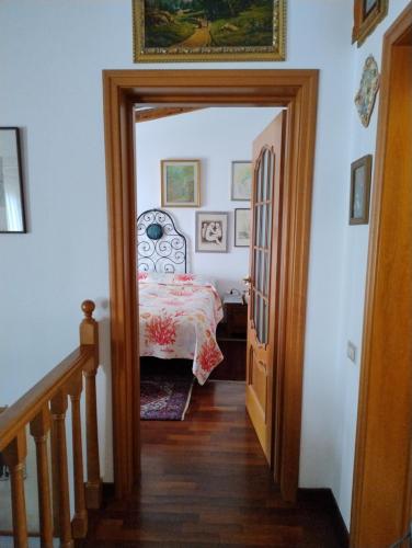 a hallway leading to a bedroom with a bed at L'Onda in Oristano