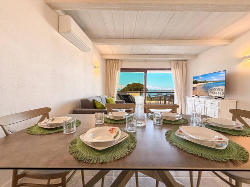 Gallery image of 222 Seafront Apartment with Beach Access in Baja Sardinia - by Coral Property in Baja Sardinia