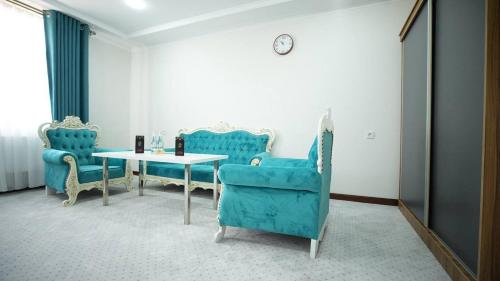 Гостиная зона в Bmb Village Jizzakh Hotel