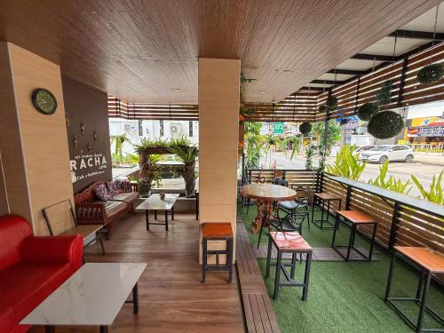 a restaurant with tables and chairs and a table at 7HOUSE เซเว่นเฮ้าส์ - Racha caftel in Chiang Mai