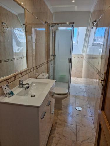 A bathroom at Apartamento Foz Playa