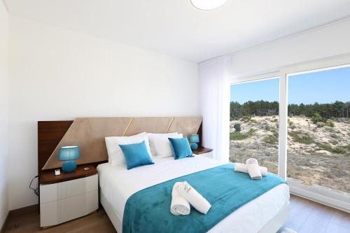 En eller flere senge i et værelse på T1-Terrace-Sea View