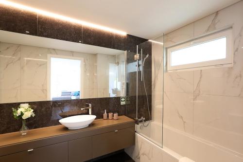 Et badeværelse på T1-Terrace-Sea View