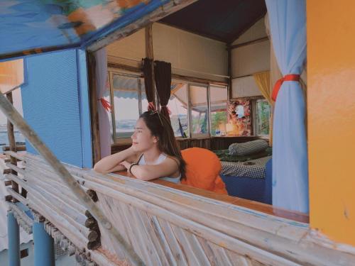 a woman sitting on a ride in a train at Long Vĩ hotel - đảo Phú Quý in Cu Lao Thu