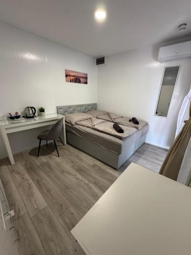 Cama o camas de una habitación en Kinizsi Udvar Apartmanház