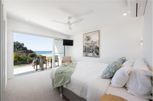 Postel nebo postele na pokoji v ubytování PURE AQUA Woolgoolga Beach Houses