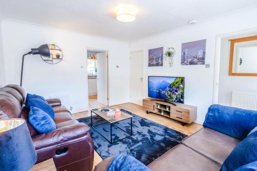 a living room with two couches and a tv at Stylish 3BR House - free parking - fast WI-FI- smart tv in Bristol