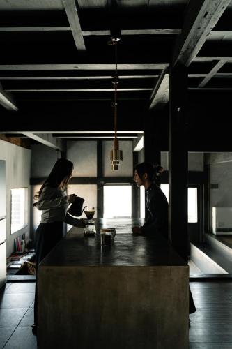Fotografie z fotogalerie ubytování "サウナ露天風呂貸切" いすみ市一棟貸し古民家ホテル tokoro hotel Isumi v destinaci Shiigi