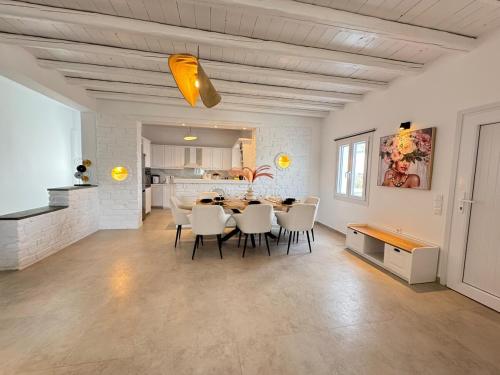 a kitchen and dining room with a table and chairs at La vie est belle luxury apartment BBQ jacuzzi&view in Pounda