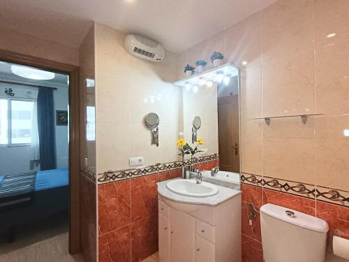 Ένα μπάνιο στο AyF 3 HABITACIONES COSTA MARINA DOR