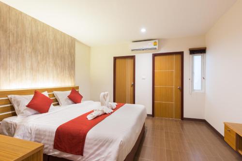 Katil atau katil-katil dalam bilik di Tee Pak Dee Resident Phuket