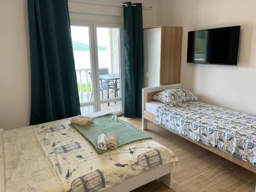 Postel nebo postele na pokoji v ubytování Nada Seaside Apartments Pirovac