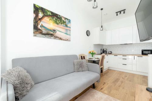 Jasny Apartament w Świnoujściu Blisko Portu by Noclegi Renters