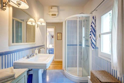 a bathroom with a sink and a shower at Onde blu in Marina di Campo