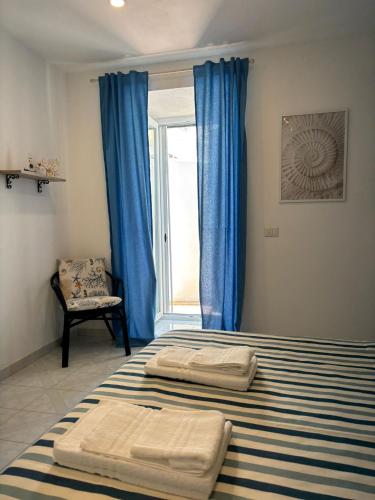 Кровать или кровати в номере Fefalù House