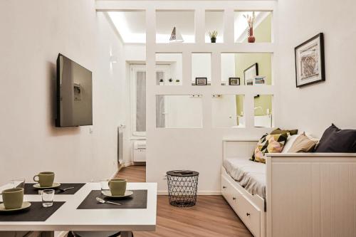 a white living room with a couch and a table at Mascardi29 in Sarzana