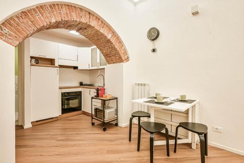 a kitchen with a table and chairs in a room at Mascardi29 in Sarzana