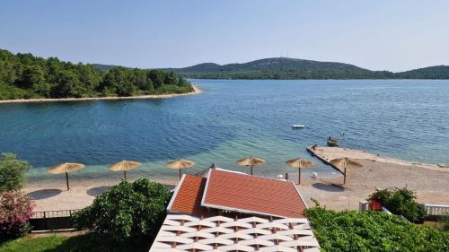 Nada Seaside Apartments Pirovac