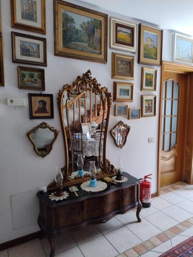 a room with a table with a mirror on the wall at L'Onda in Oristano