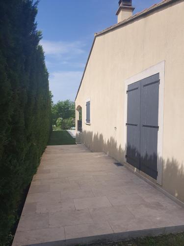a building with a large door on the side of it at Gîte des Falaises 10 à 12 personnes in Souspierre
