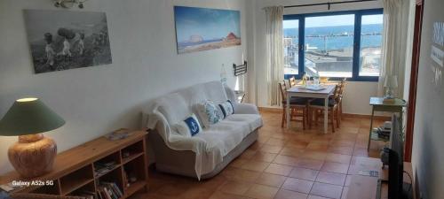 a living room with a couch and a table at APARTAMENTO ALEGRANZA in Orzola