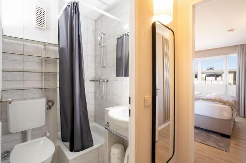 Koupelna v ubytování Das Solaris 10 Luxury Beach Apartment mit Balkon, hundefreundlich, individuell