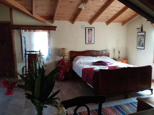 a bedroom with a bed in a room at Hoyran Wedre Country Houses in Davazlar