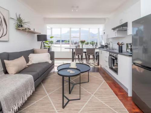 Η κουζίνα ή μικρή κουζίνα στο Atticus Self Catering Accommodation