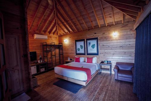 Una cama o camas en una habitación de Mount Xanadu Resorts