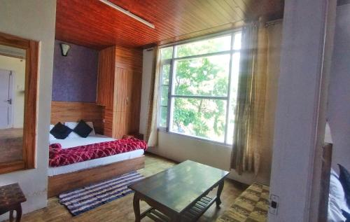 Postel nebo postele na pokoji v ubytování Wonder Hill Inn - Narkanda