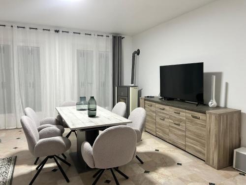 Foto dalla galleria di L Ervélégance - Jardin DS - L'Harmonie Evénements House a Sablé-sur-Sarthe